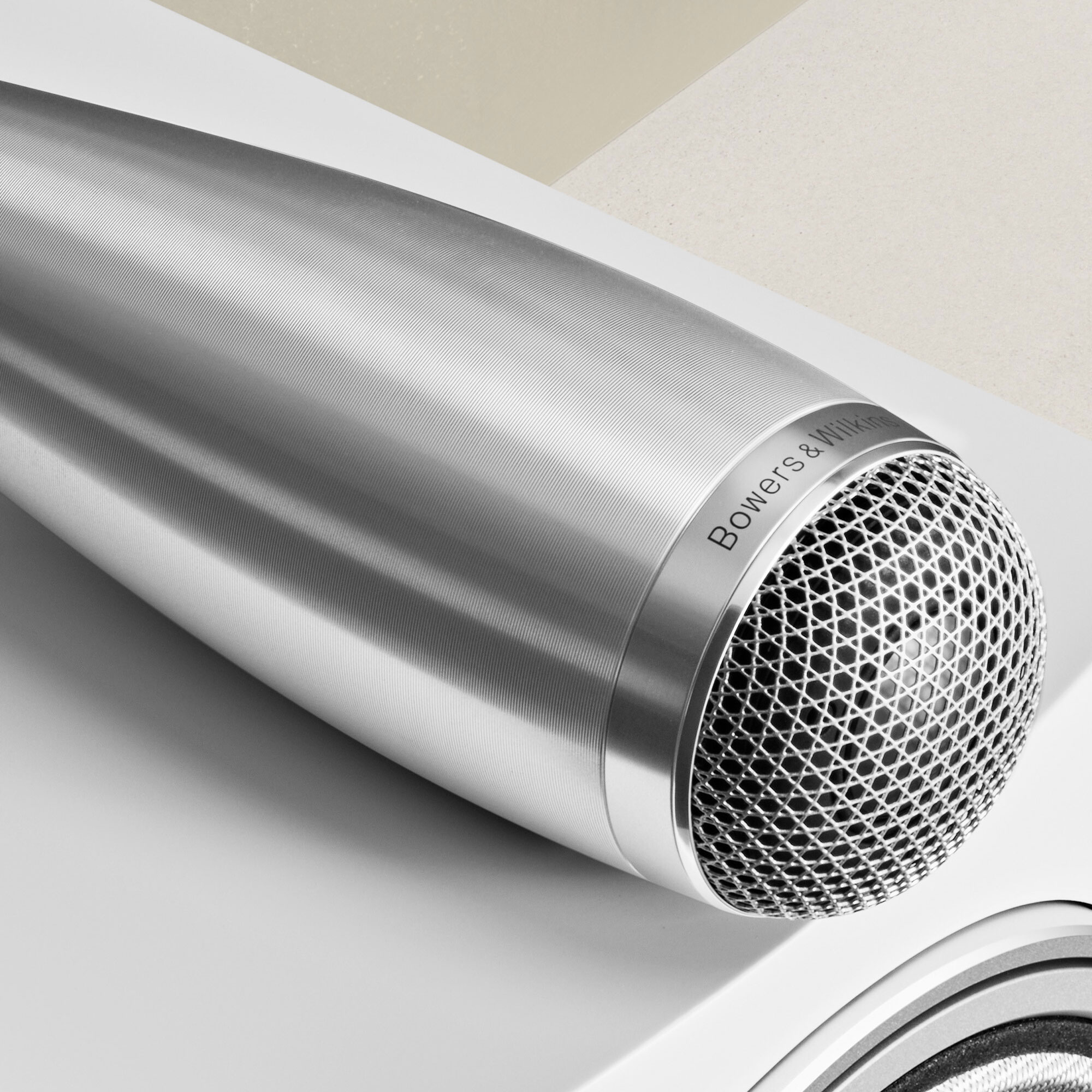 Акустическая система Bowers & Willkins 702 S3