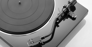 Проигрыватель винила Denon DP-400