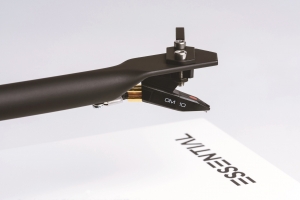 Проигрыватель винила Pro-Ject Essential III (OM 10)