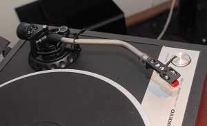 Проигрыватель винила Onkyo CP-1050