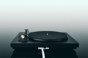Проигрыватель винила Pro-Ject A1 (OM 10)