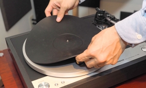 Проигрыватель винила Onkyo CP-1050